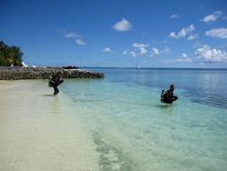 Gan Island Dive Centre - Maldives. Shore divers.